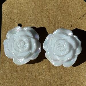 NWT Handcrafted White Iridescent Rose Bud Earrings Nickel Free Posts